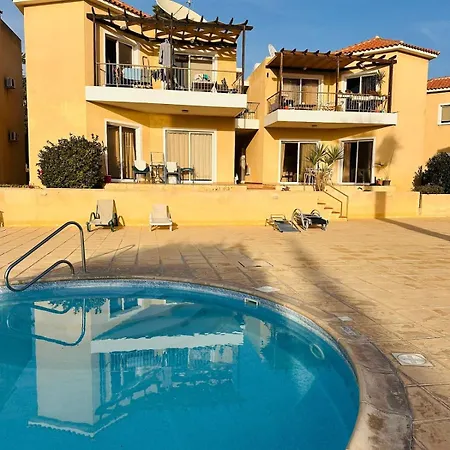 Apartment Holistic Homes - Terrasse, Pool, 2 Doppelbetten Paphos