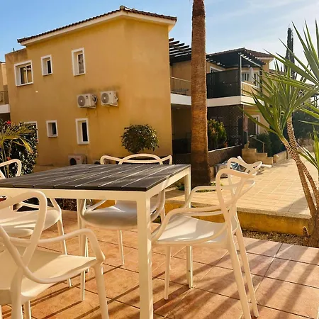 Holistic Homes - Terrasse, Pool, 2 Doppelbetten