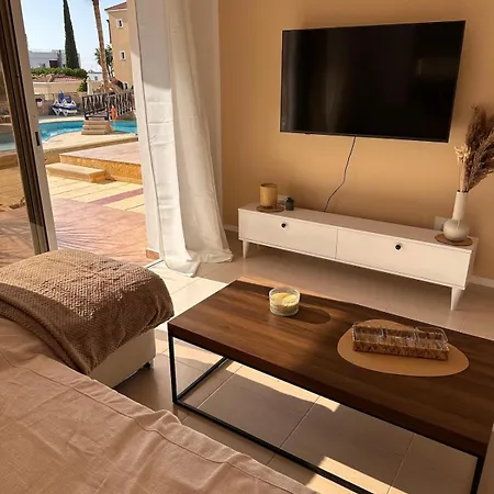 Holistic Homes - Terrasse, Pool, 2 Doppelbetten * Paphos