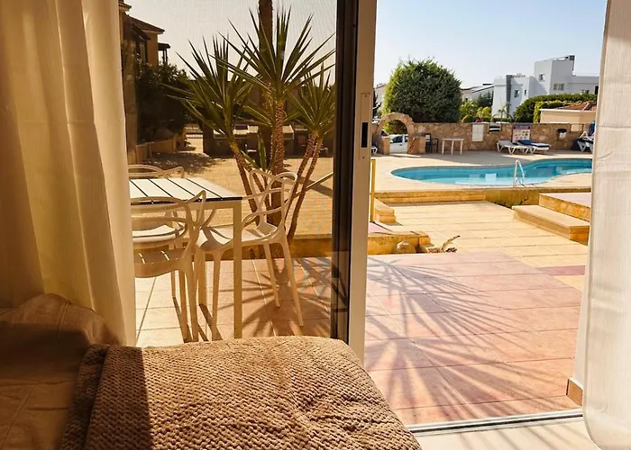 Holistic Homes - Terrasse, Pool, 2 Doppelbetten Daire