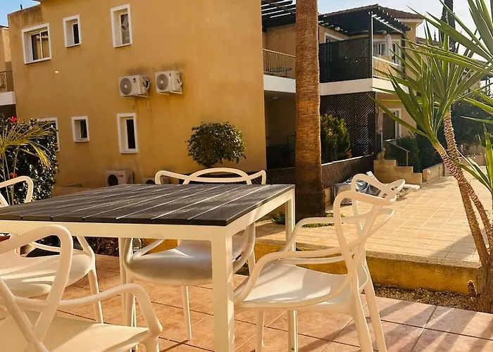 Holistic Homes - Terrasse, Pool, 2 Doppelbetten