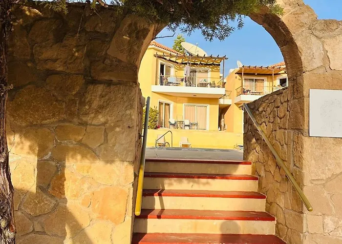 Holistic Homes - Terrasse, Pool, 2 Doppelbetten * Pafos