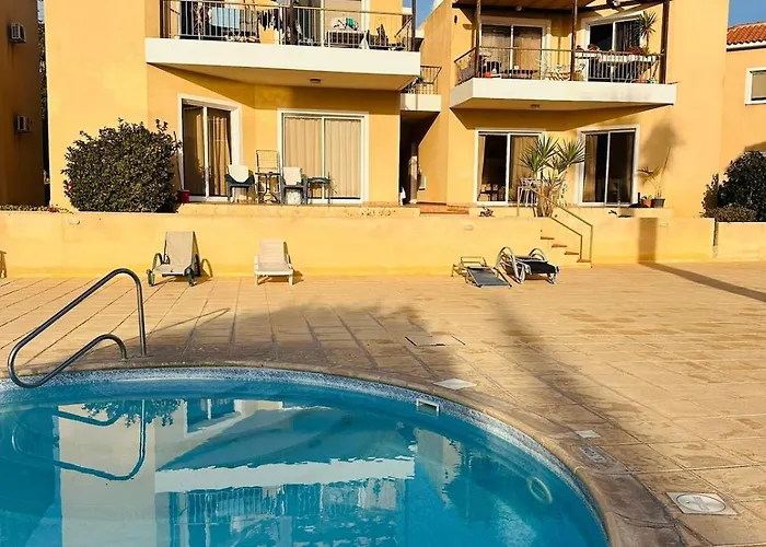 Daire Holistic Homes - Terrasse, Pool, 2 Doppelbetten Pafos